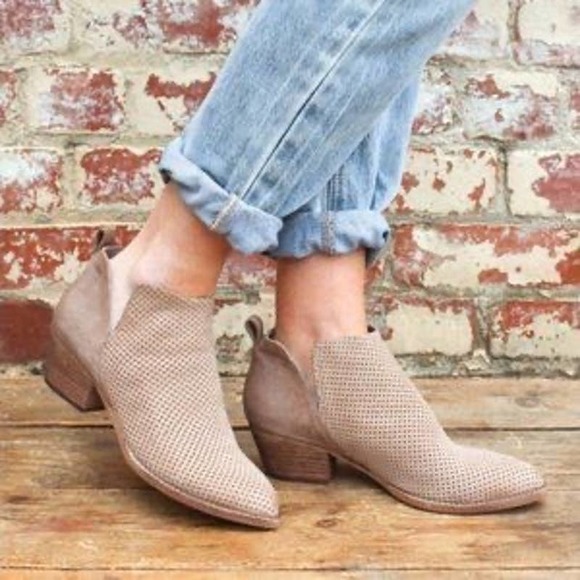 Dolce Vita Shoes - 🎯RESERVED FOR 🎯Dolce Vita Kaidie Dip Side Booties, J0589